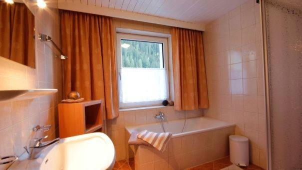 Haus Alpenglueck Apartment Kaunertal Ngoại thất bức ảnh